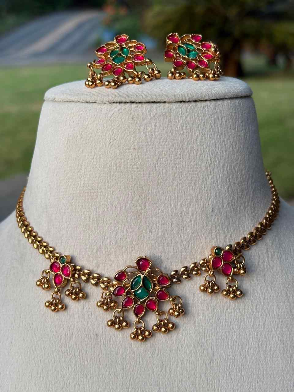 N0281 Floral Minimal Necklace