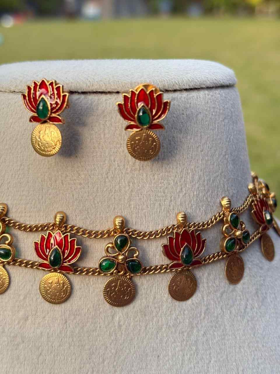 N0150 Lotus Coin Chocker