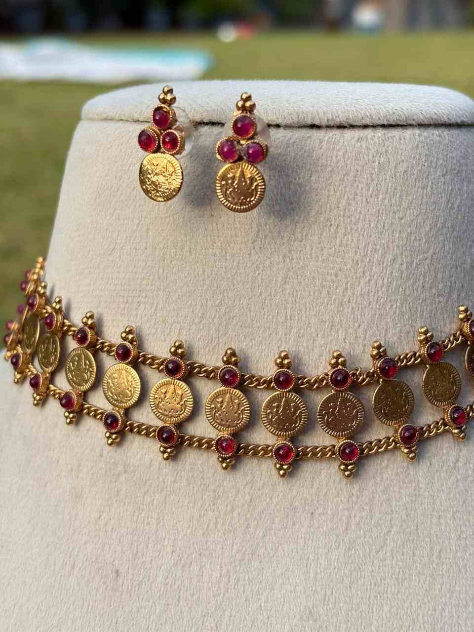 N0146 Coin Chocker Red Stone