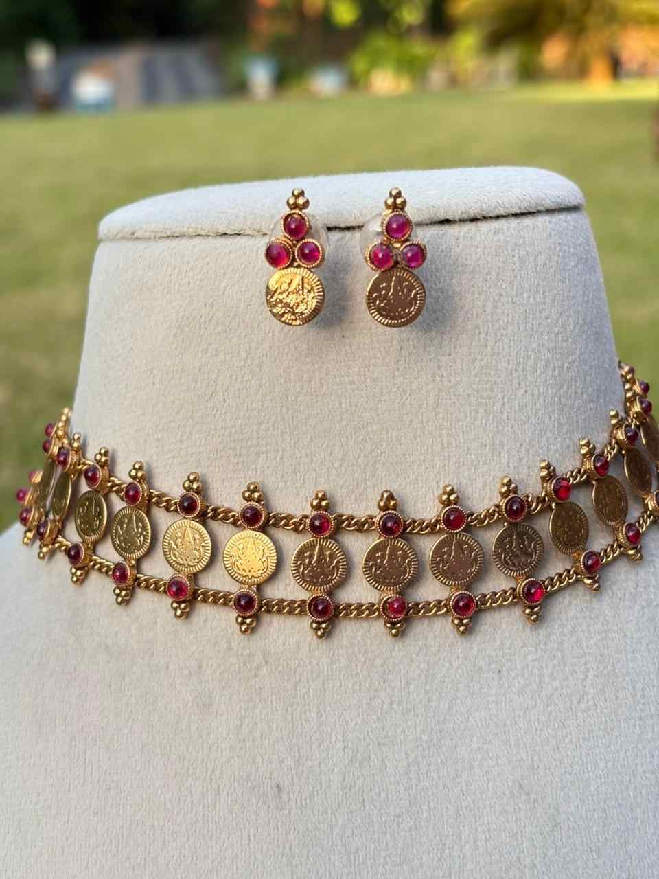 N0146 Coin Chocker Red Stone