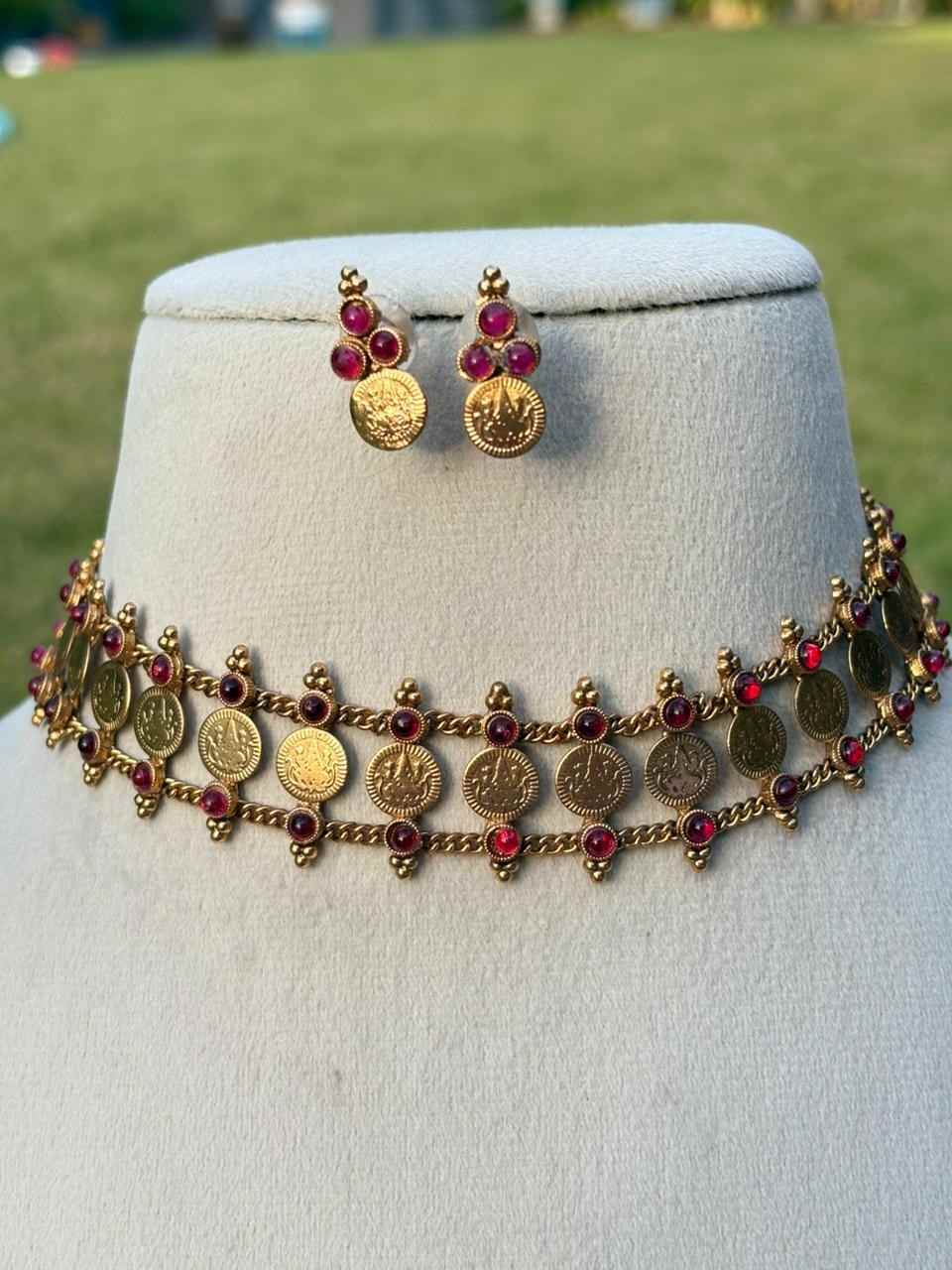 N0146 Coin Chocker Red Stone