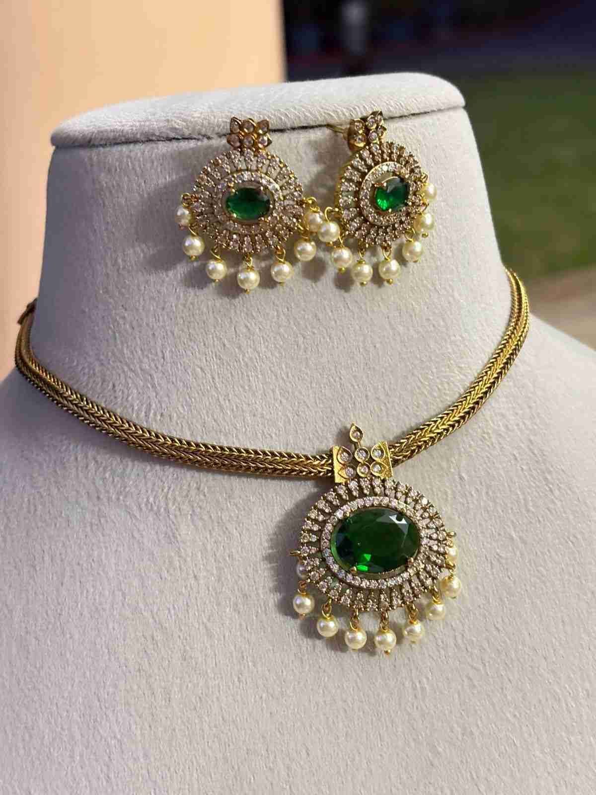 N0089 Emerald Green Stone Attigai necklace