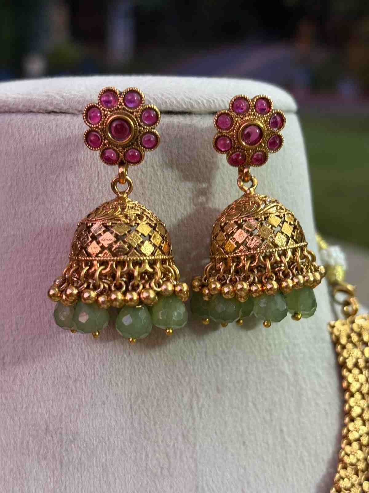 N0086 Floral Pattern Bridal Necklace with green Beads