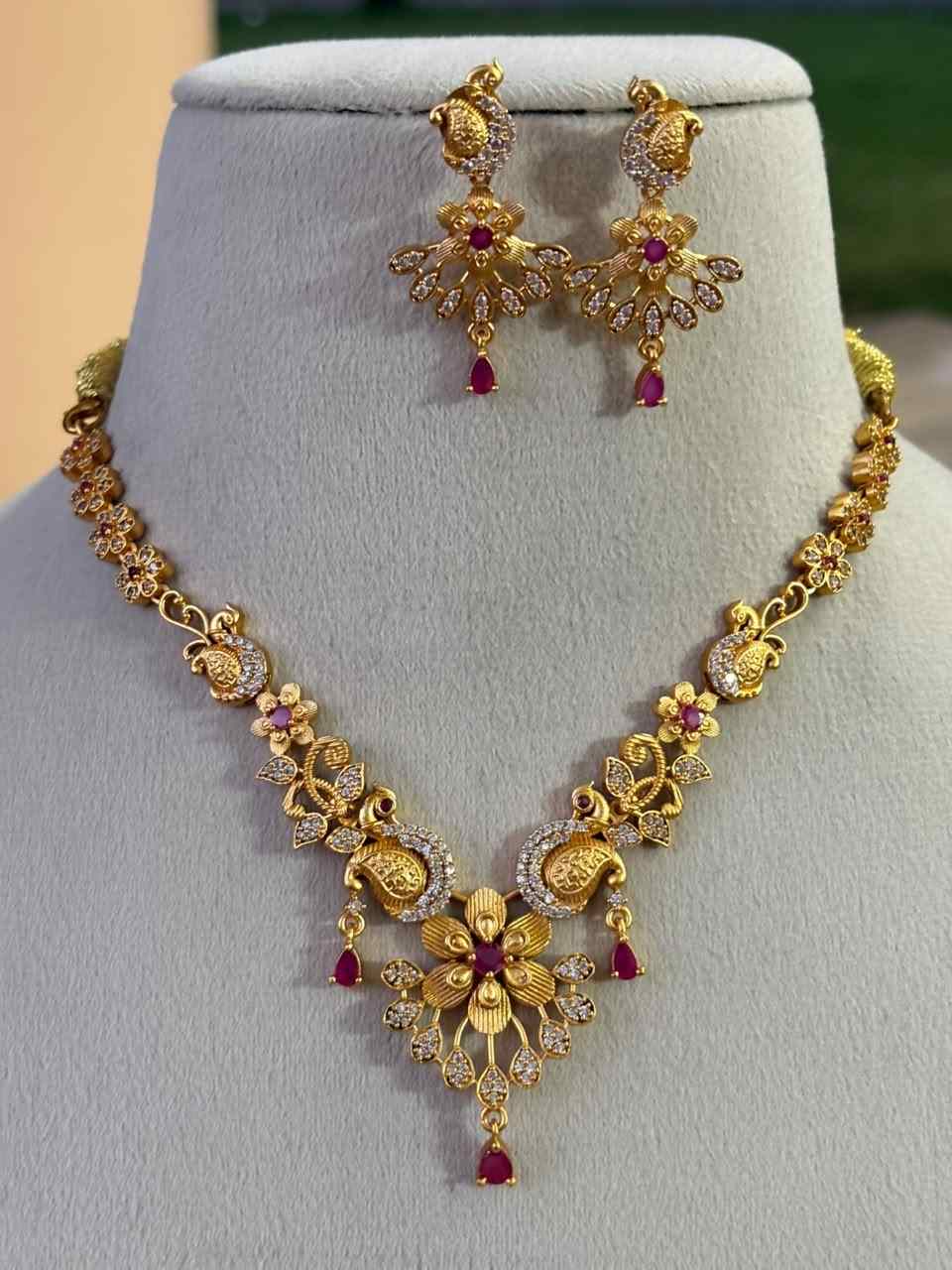 N0084 Floral Pattern Necklace Matte Finish