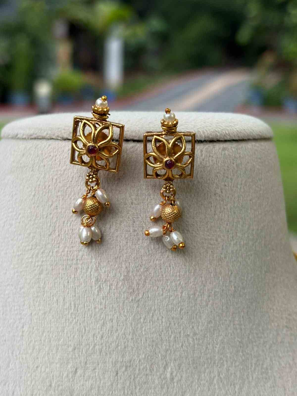 N0083 Hasli Type Floral Design Necklace