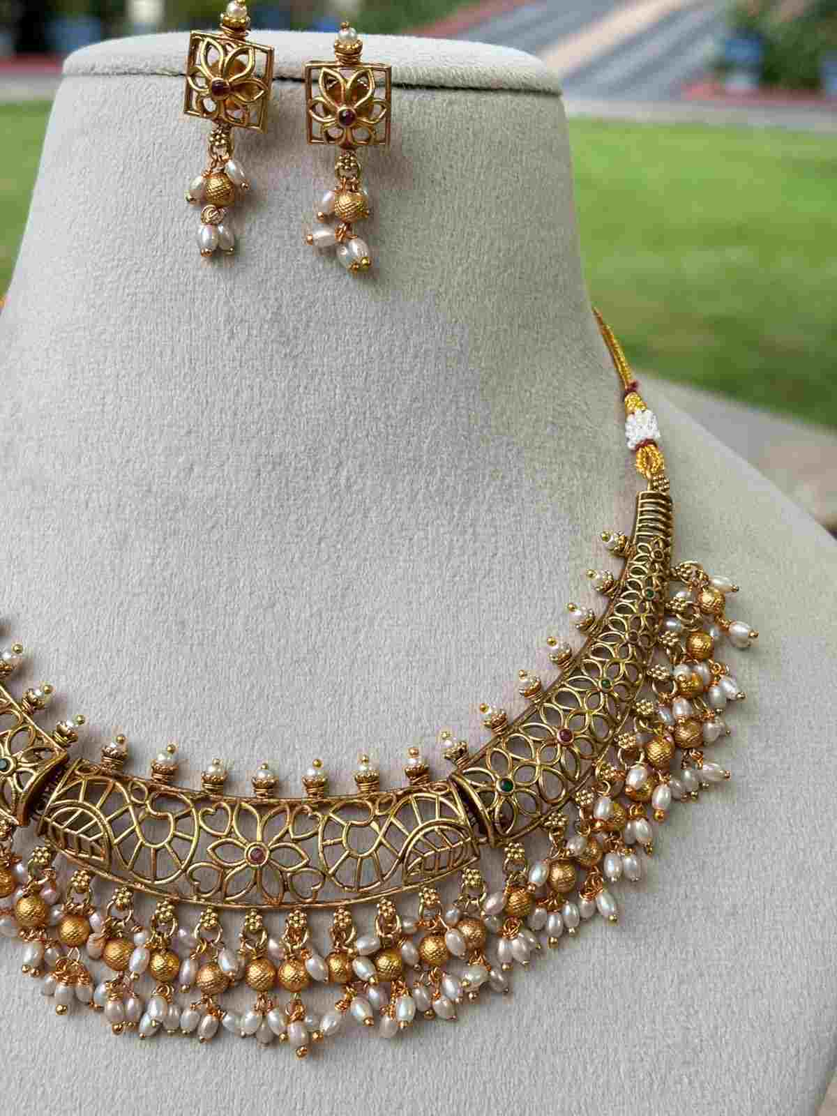 N0083 Hasli Type Floral Design Necklace
