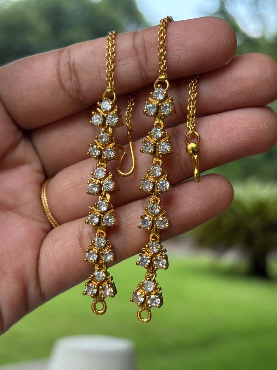 EC014 Floral Straight white Stone Ear chain