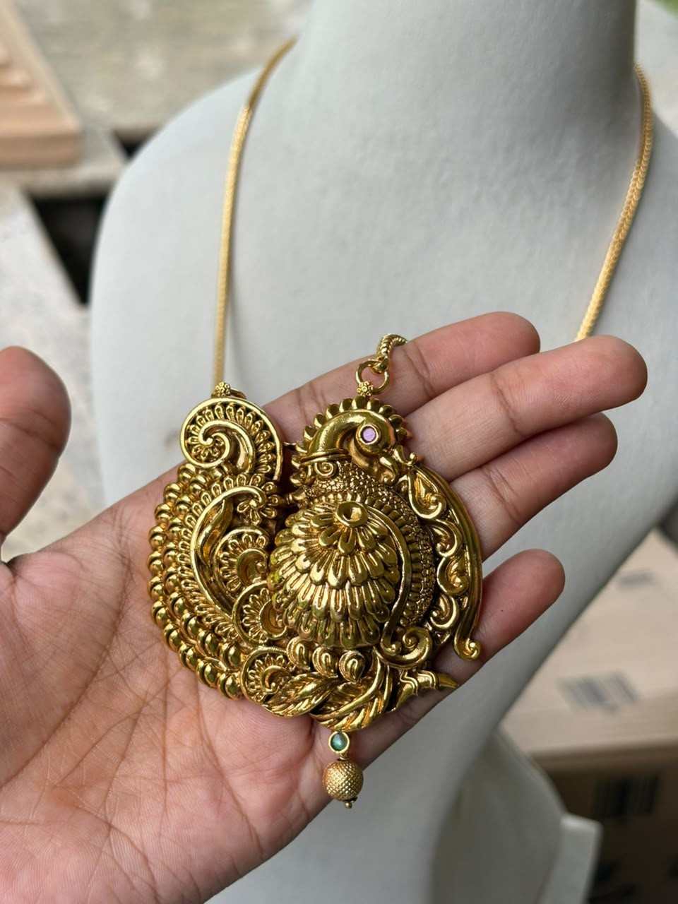 H0051 Annaparavai Dollar chain 30 inches