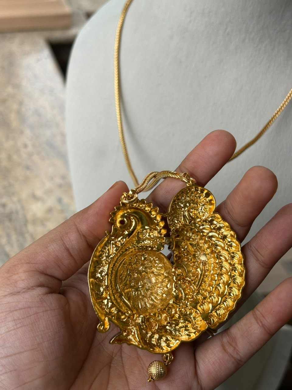 H0051 Annaparavai Dollar chain 30 inches