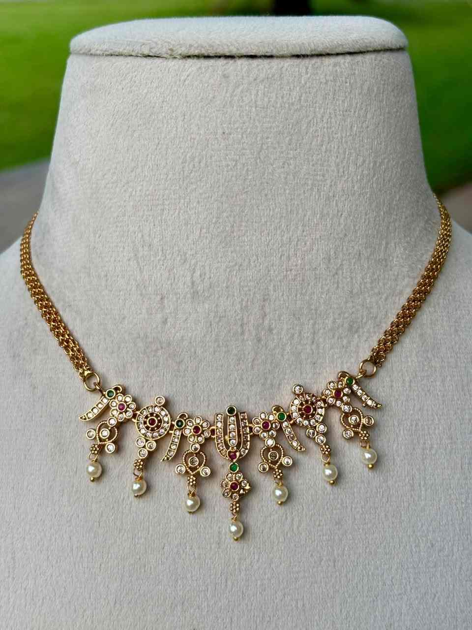 Premium Look Chocker cum Necklace don't come with earrings N0210-I25