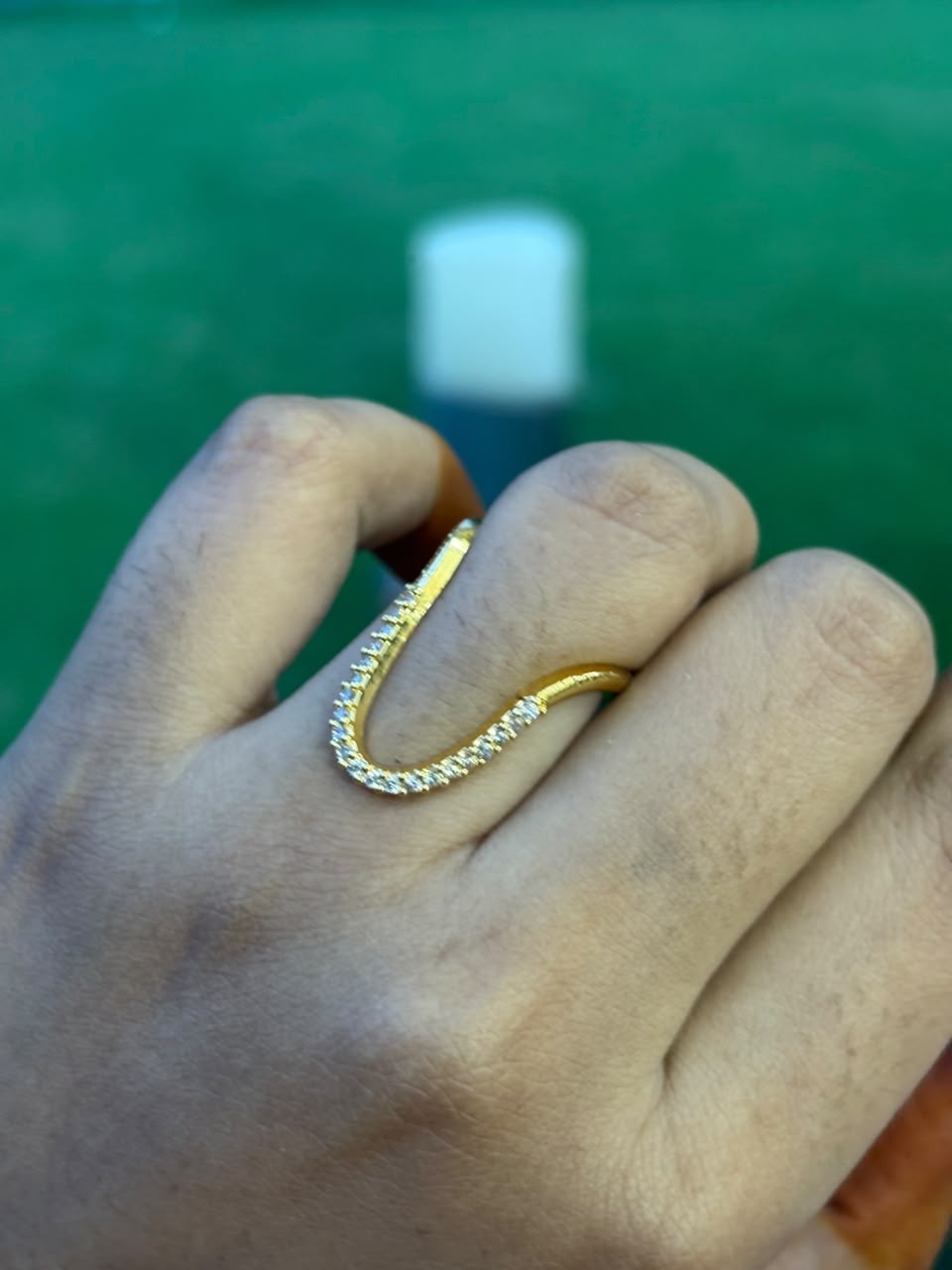 R0007 ' U ' Shape White Stone Vangi Ring