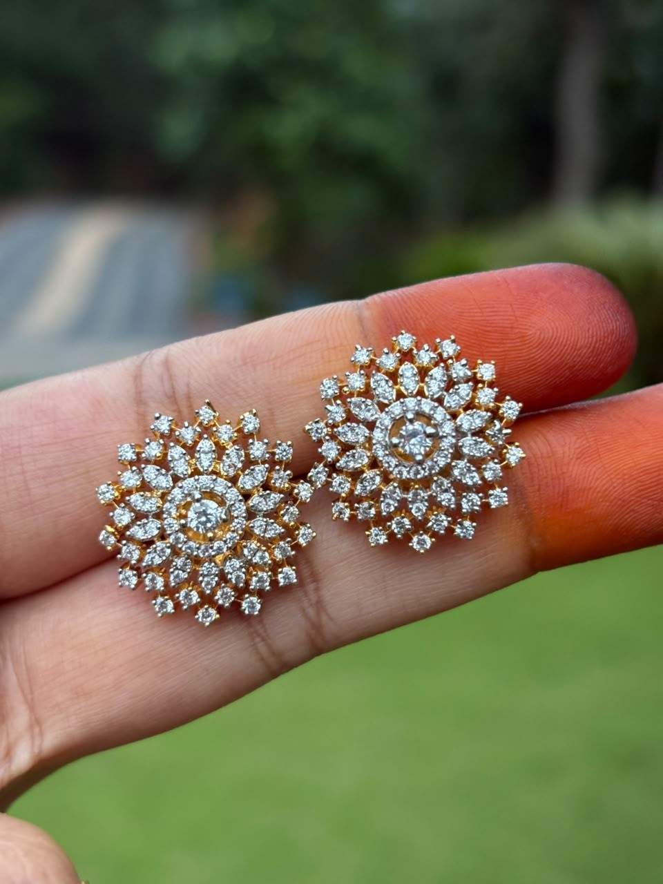 J0081 Floral Diamond Stud
