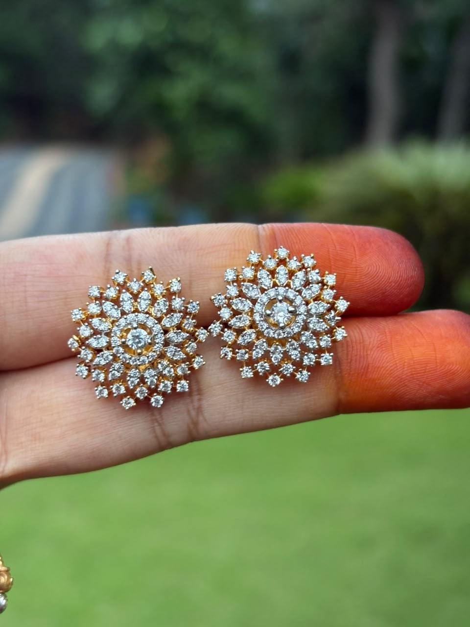 J0081 Floral Diamond Stud