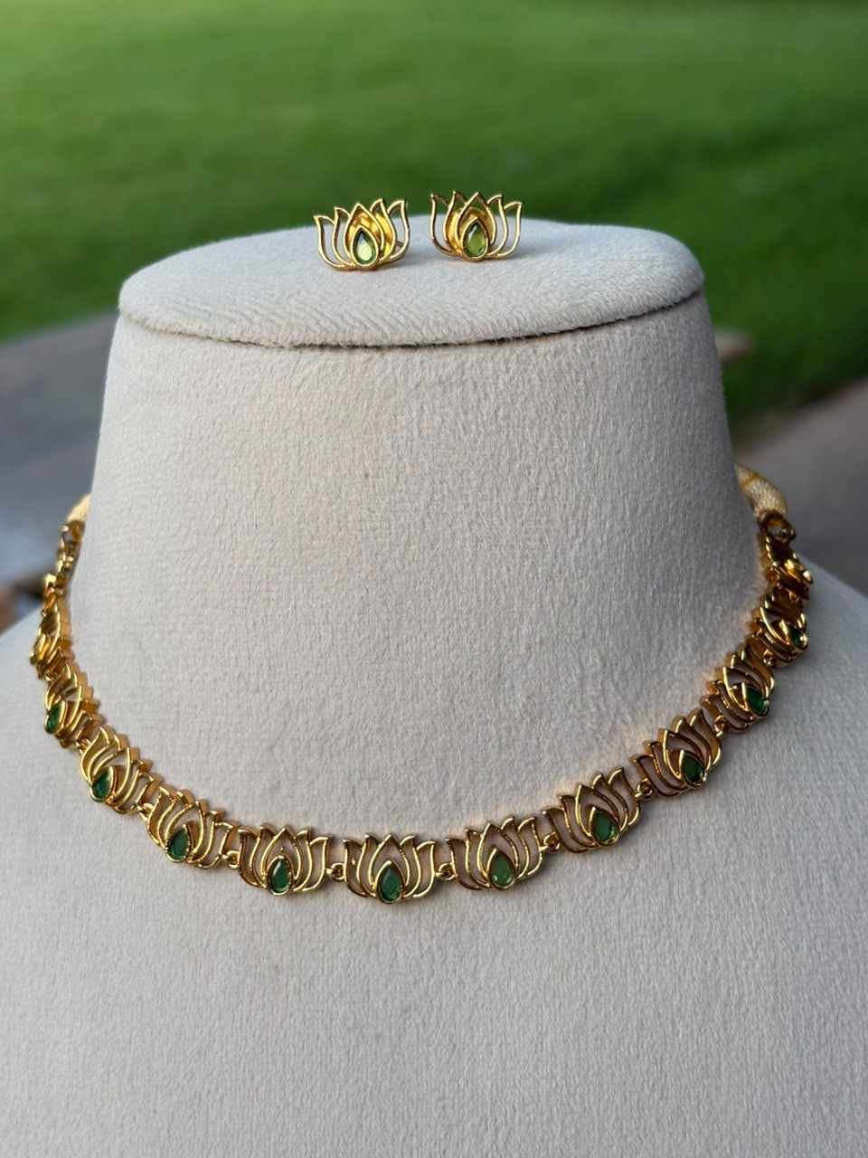 N0039 Lotus Necklace Green