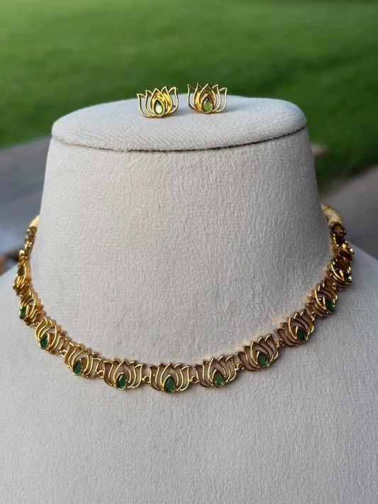 N0039 Lotus Necklace Green