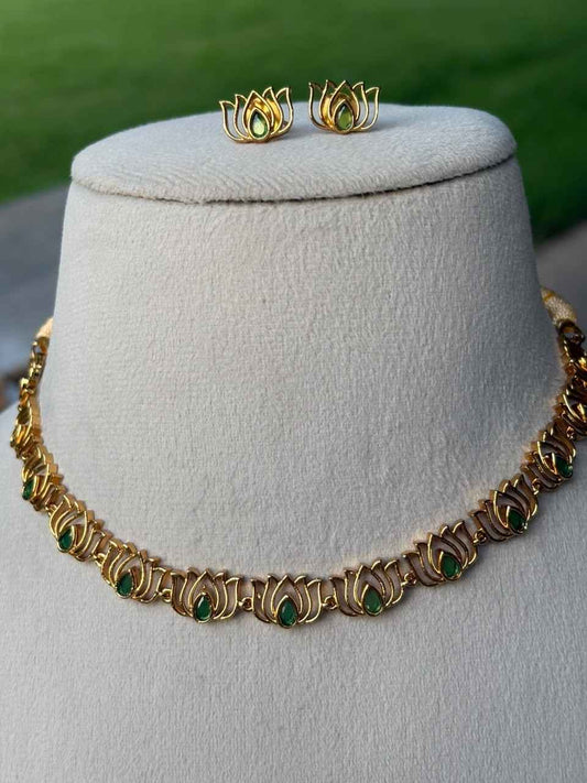 N0039 Lotus Necklace Green