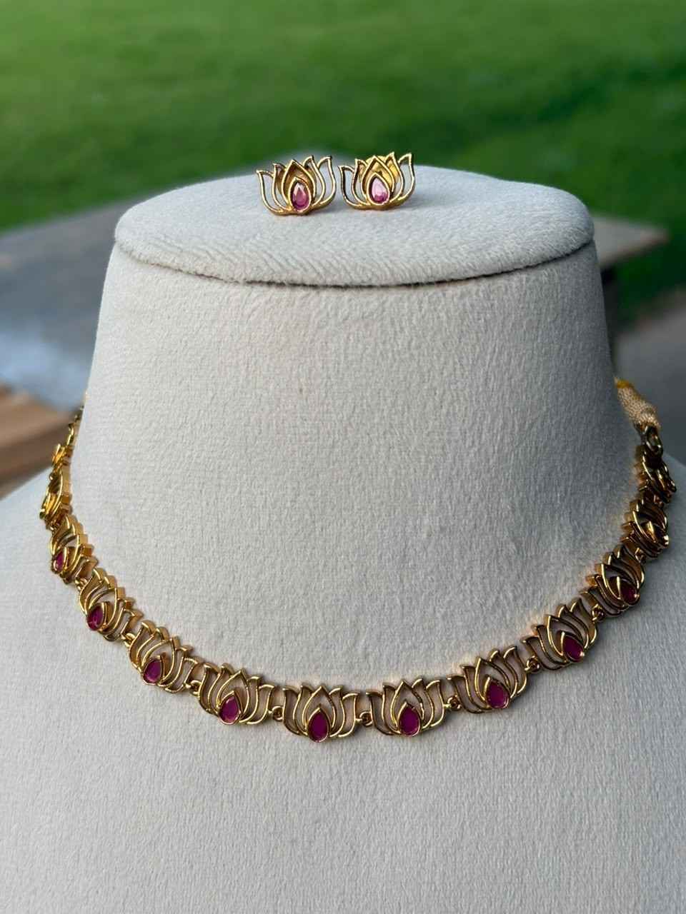 N0037 Lotus Necklace Red