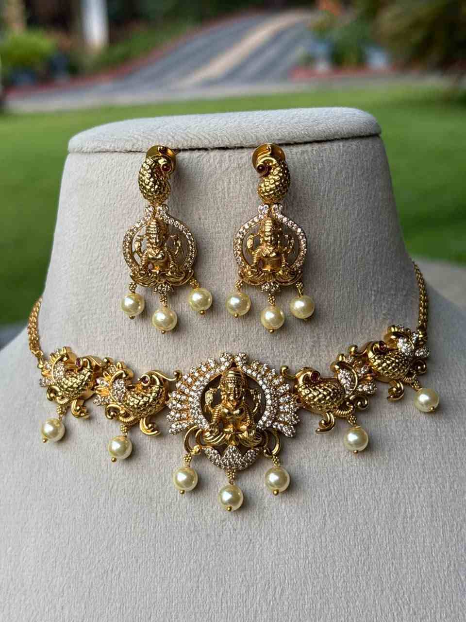 N0132 Traditional Annam and Lakshmi Chocker