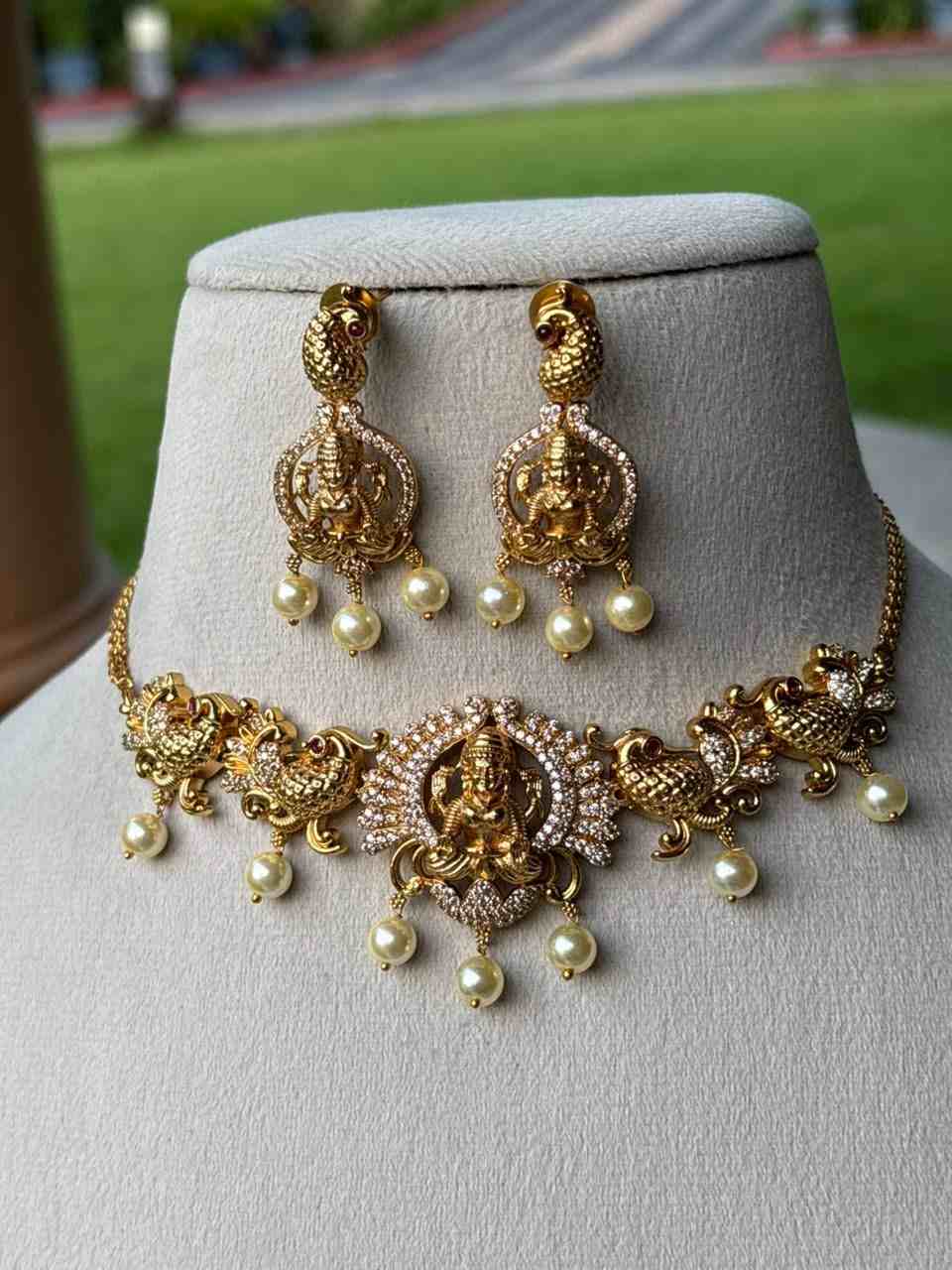 N0132 Traditional Annam and Lakshmi Chocker