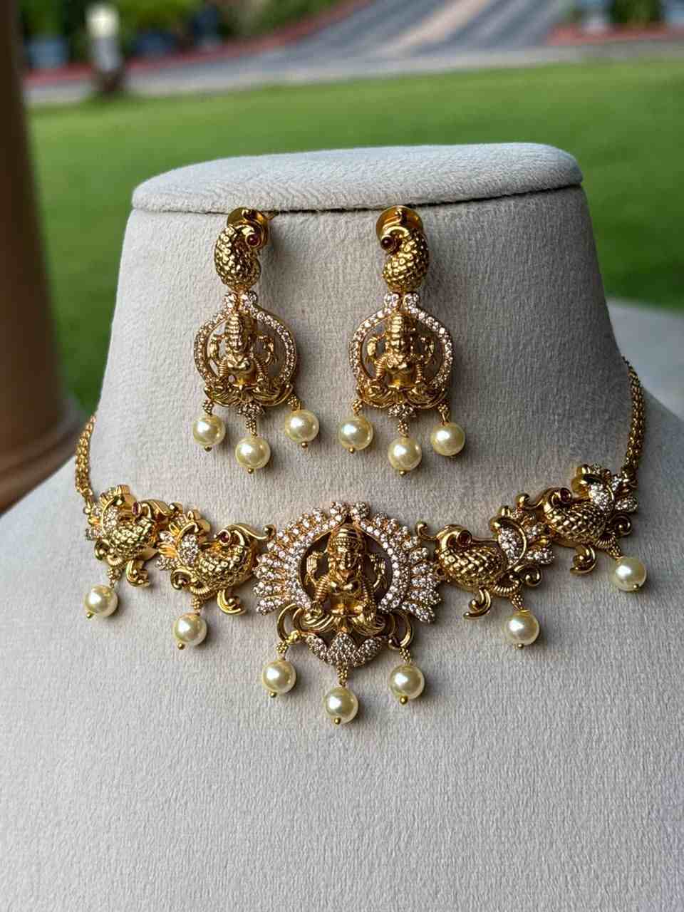 N0132 Traditional Annam and Lakshmi Chocker