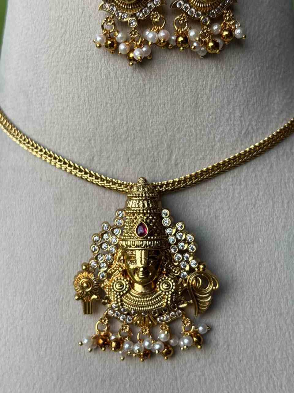 N0136 Perumal Pendent Necklace