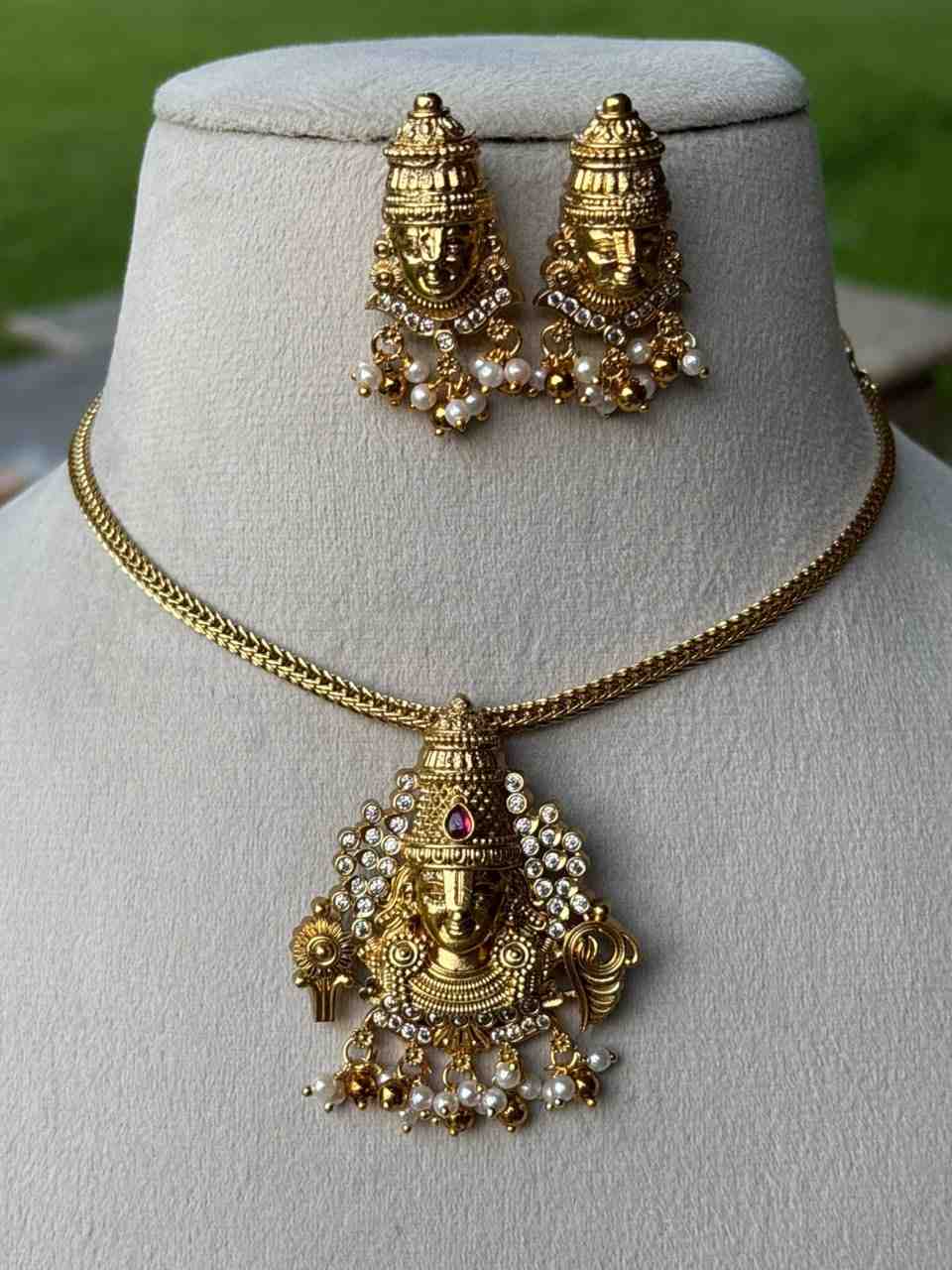 N0136 Perumal Pendent Necklace