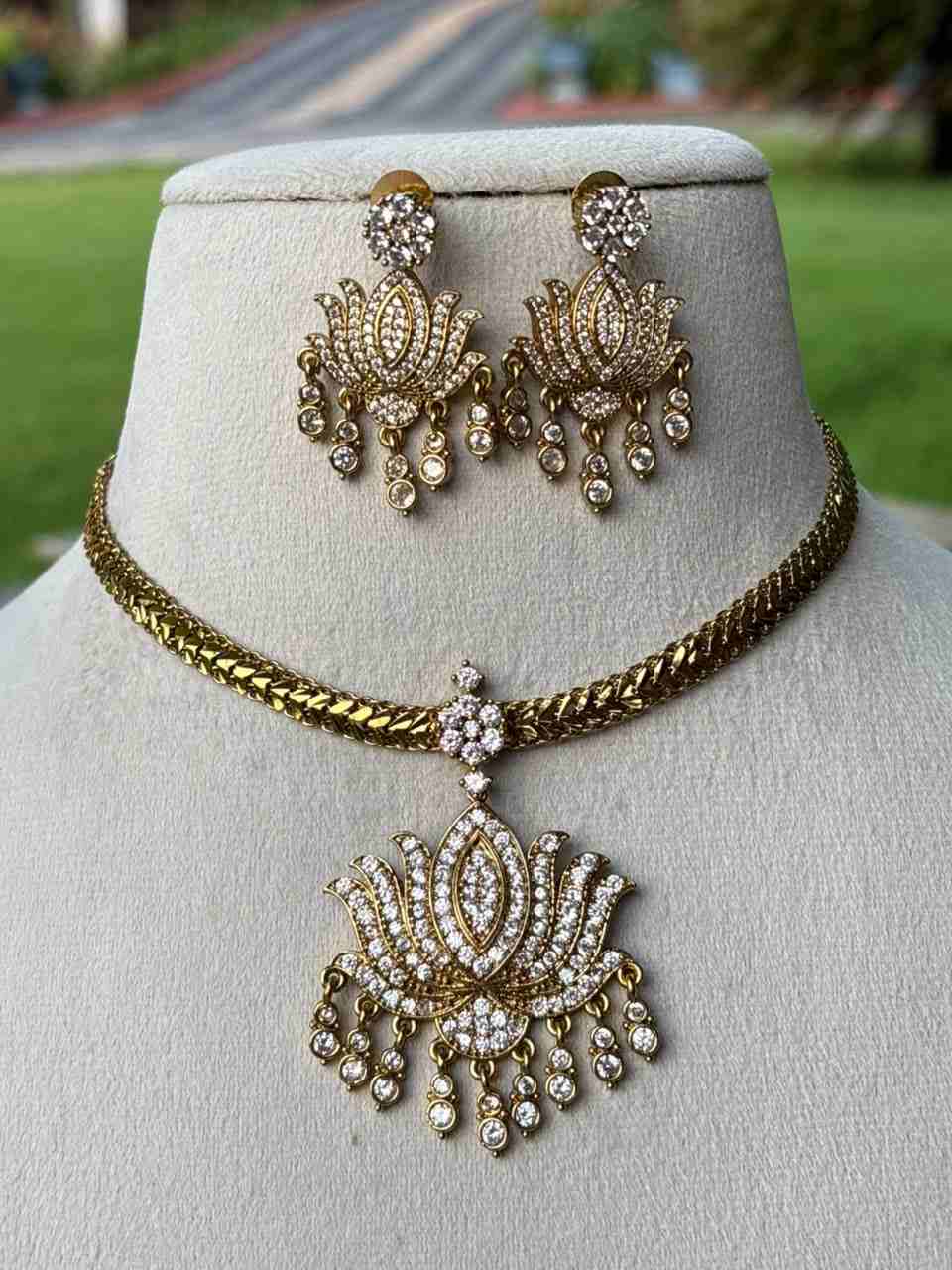 N0134 Antique 80's White Stone Attigai