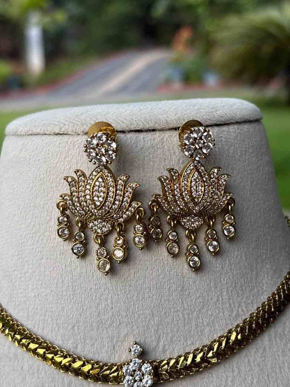 N0134 Antique 80's White Stone Attigai