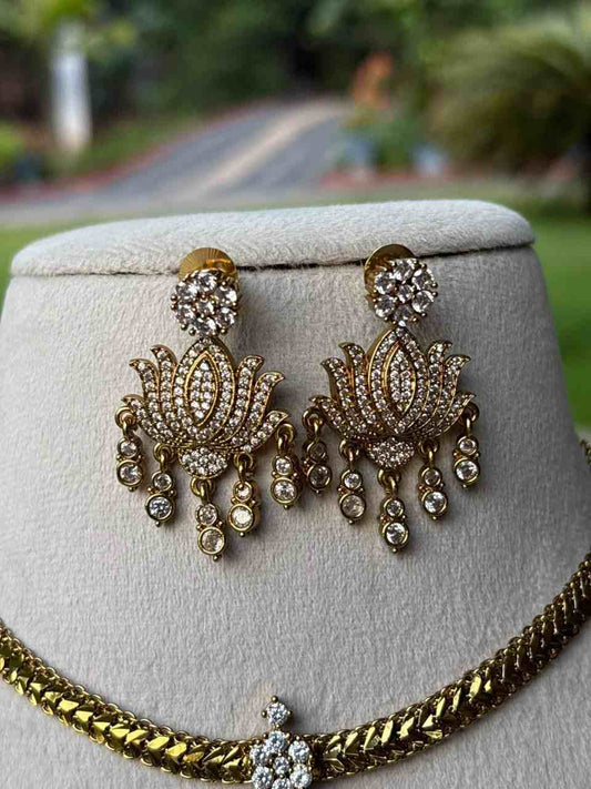 N0134 Antique 80's White Stone Attigai
