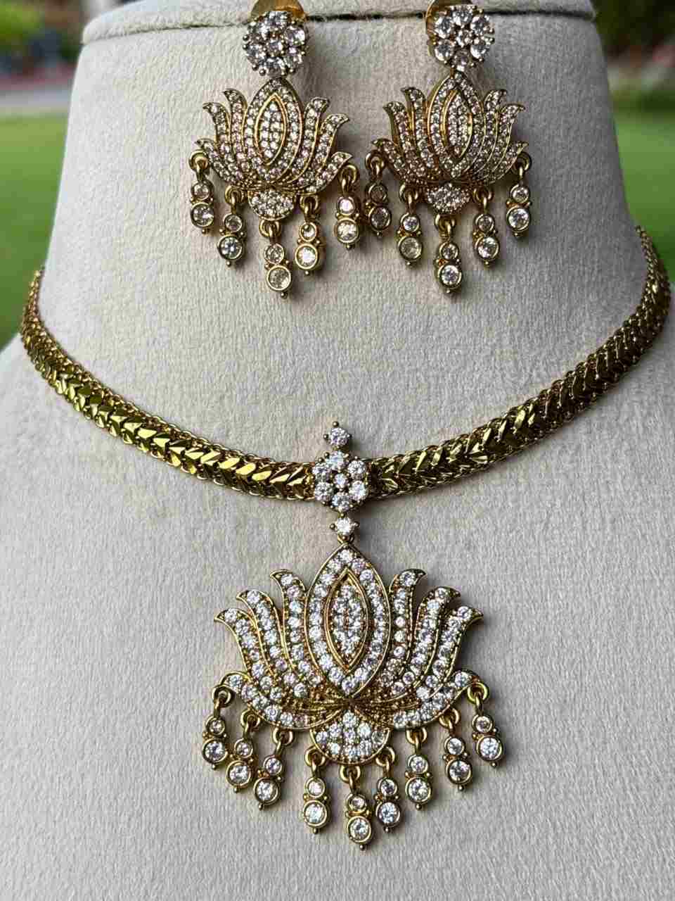N0134 Antique 80's White Stone Attigai