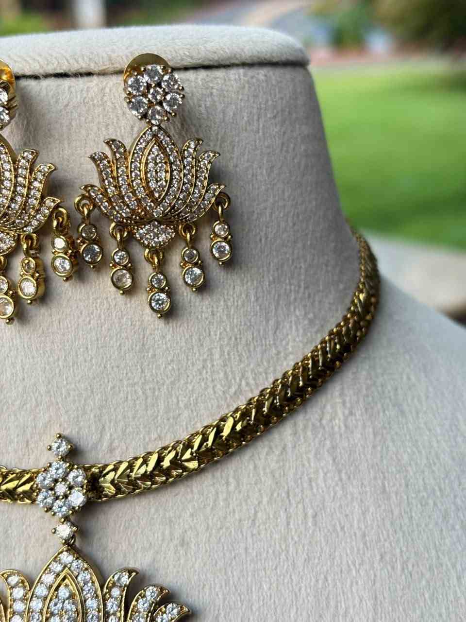 N0134 Antique 80's White Stone Attigai