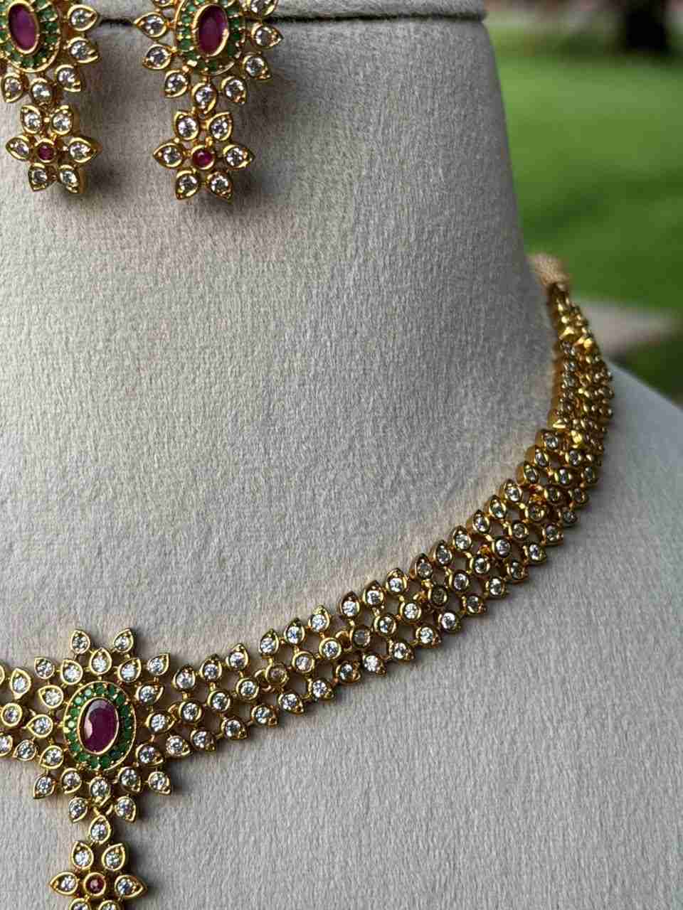 N0138 AD White stone Floral  Necklace
