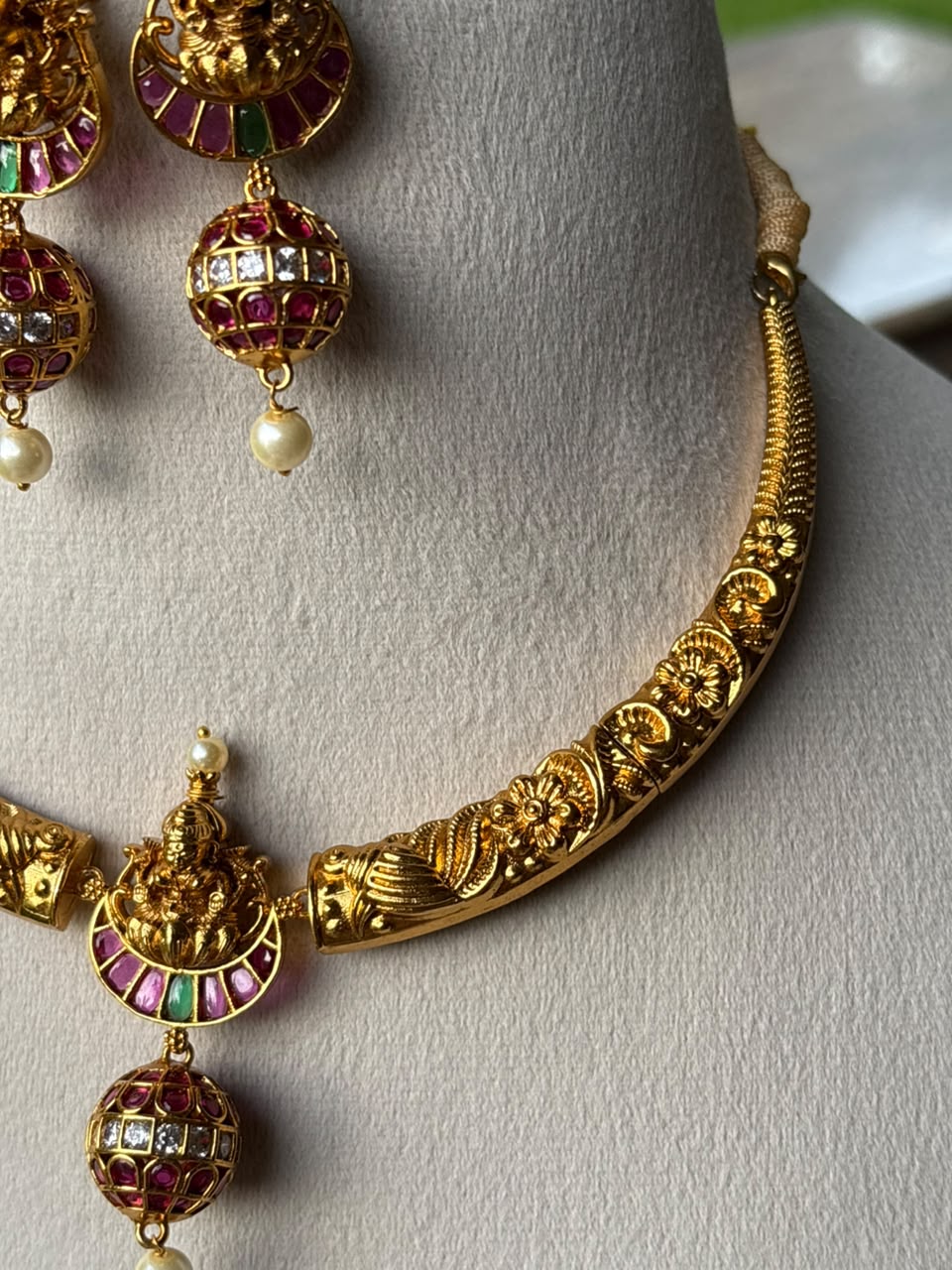 N0243 Lakshmi Floral Pattern kemp Hasli Necklace