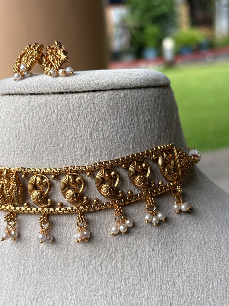 N0254 Traditional Chocker