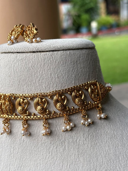 N0254 Traditional Chocker