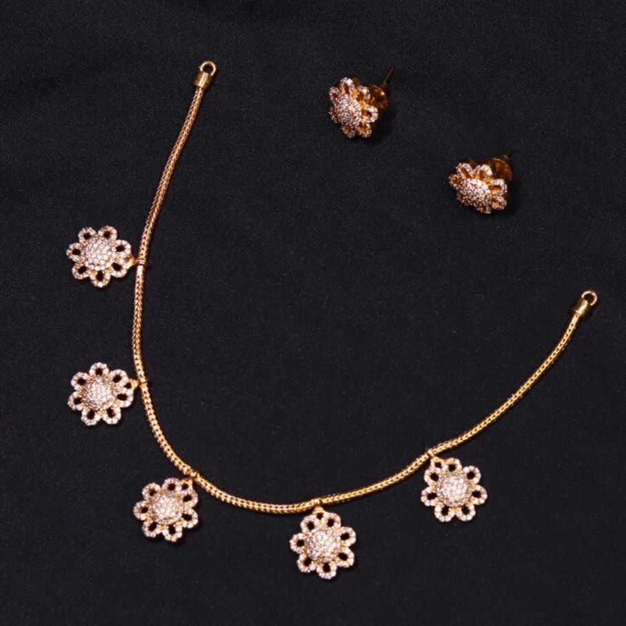 Premium Quality Cute Daisy Flower AD White stone necklace N0009-CR44